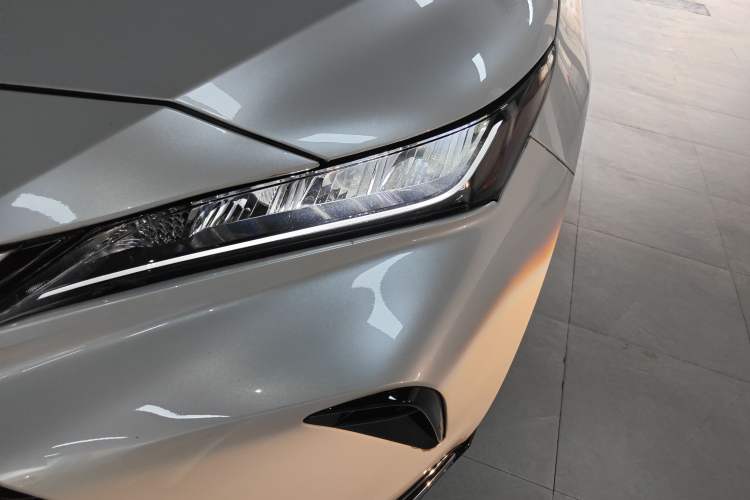 Used Toyota Venza 2022 Dual-Engine 2.5L CVT Two-Wheel Drive Luxury Edition
