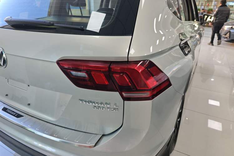 Used Volkswagen Tiguan L 2017 330TSI Automatic Two-Wheel Drive Luxury Edition
