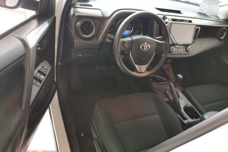 Used Toyota RAV4 2019 2.0L CVT Two-Wheel Drive Pioneer Edition China VI Standard
