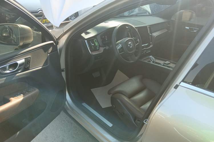 Used Volvo XC60 2024 B5 4x4 Smart Luxury Edition
