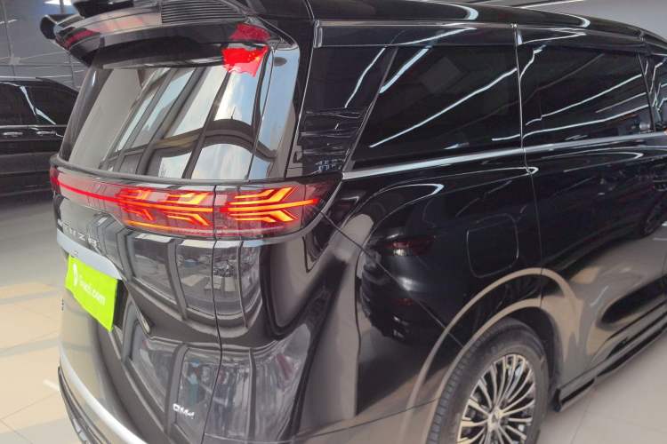 Used Denza D9 2024 DM-i 1050 Luxury Model