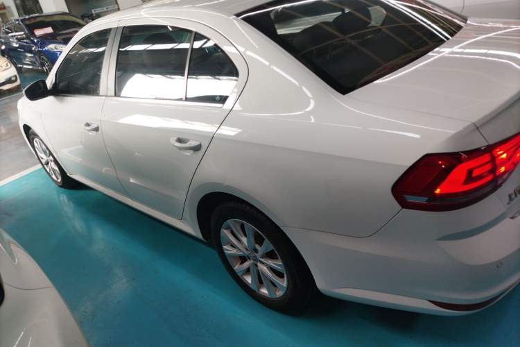 Used Volkswagen Lavida 2017 1.6L Automatic Comfort Edition
