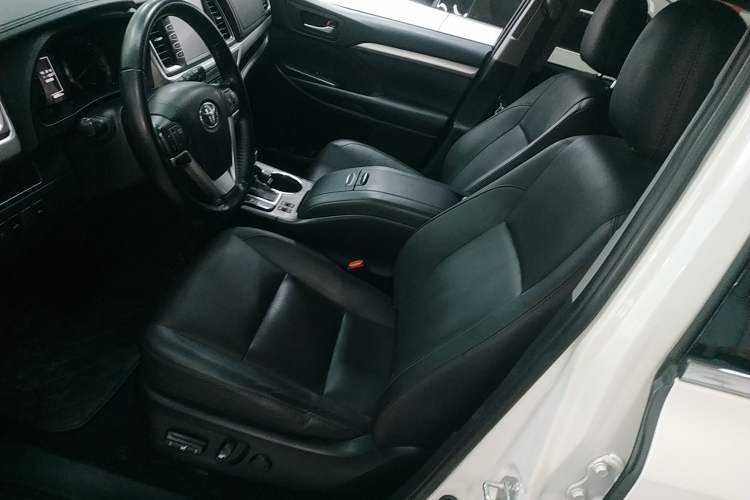 Used Toyota Highlander 2018 2.0T Two-Wheel Drive Luxury Edition 7 Seats China VI Standard