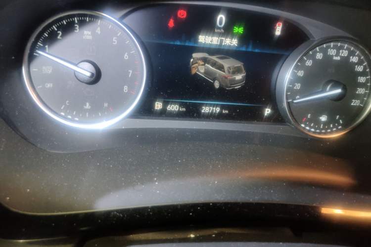 Used Buick GL8 2023 Facelifted Land Cruiser Executive Luxury Version
