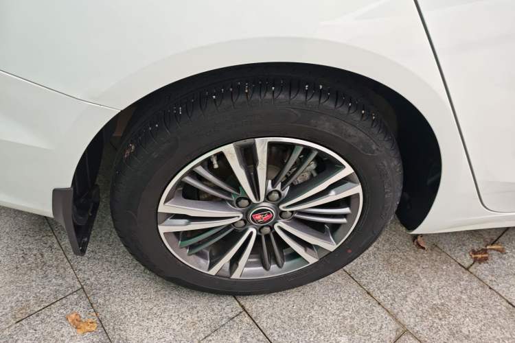 Used Roewe i5 2019 1.5L Automatic 4G Connected Langhao Edition
