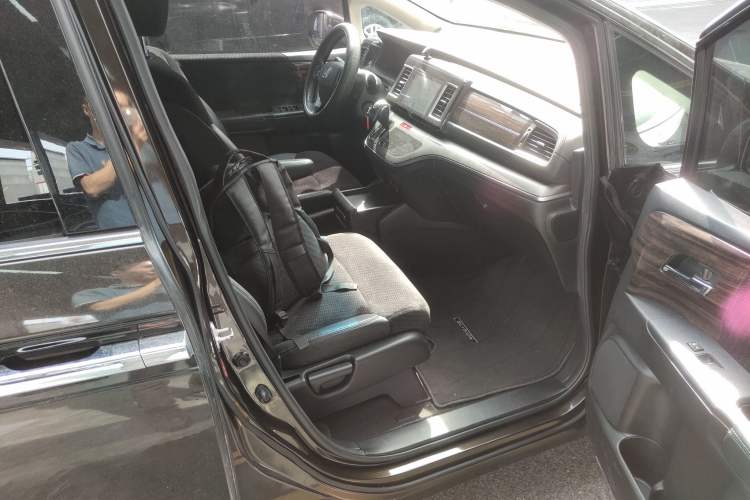 Used Honda Elysion 2016 2.4L Classic Edition
