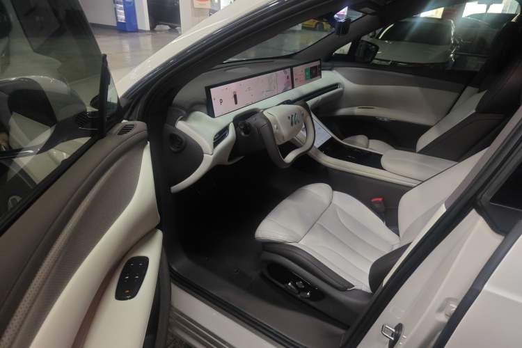 Used  LS7 2023 77 kWh Urban Fit Pro Rear-Wheel Drive Version
