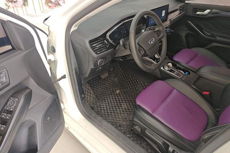 Used Ford Focus 2021 Hatchback EcoBoost 180 Automatic Titanium Edition
