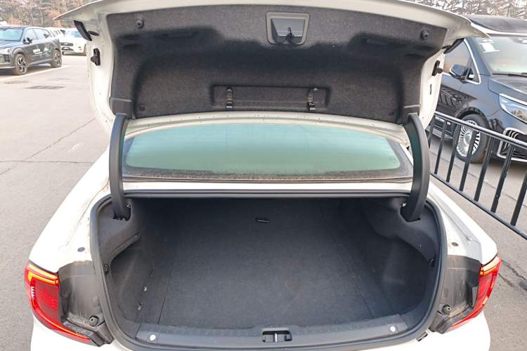 Used Volvo S90 2025 B5 Zhiyi Luxury Edition
