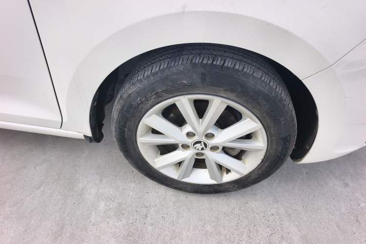 Used Skoda Rapid 2015 1.6L Automatic Smart Selection Model
