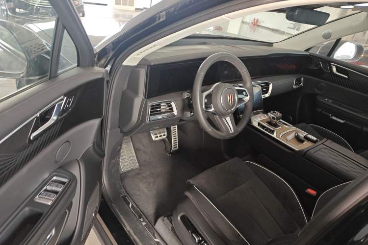 Used Hongqi E-HS9 2022 690 km Range Flagship Edition 7-Seater
