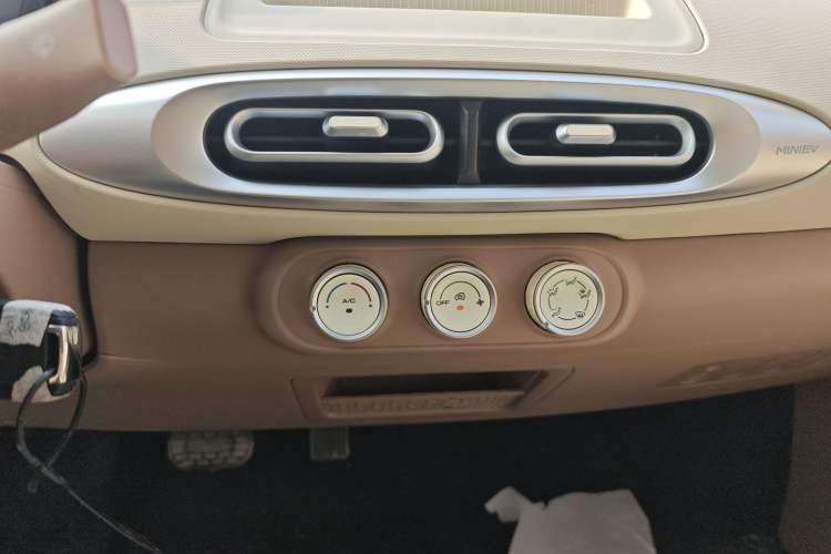 Used Wuling Hongguang MINIEV 2025 Four-Door Version Advanced Edition