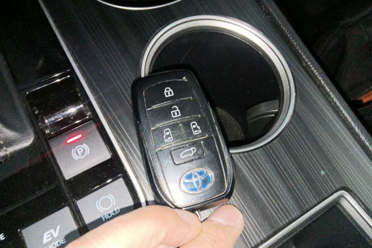 Used Toyota Sienna 2023 2.5L Hybrid Deluxe Edition
