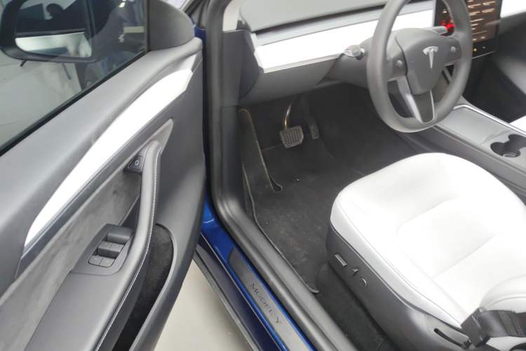 Used Tesla Model Y 2022 Rear-Wheel-Drive Version
