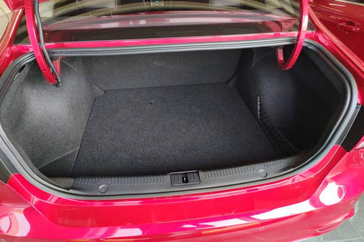 Used Roewe i6 2018 20T Automatic Internet ZhiZun Edition
