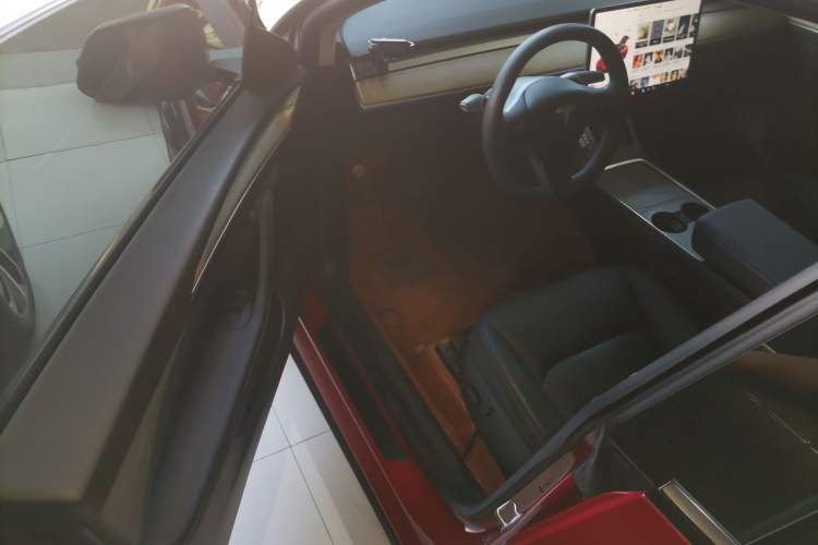 Used Tesla Model Y 2021 Long-Range All-Wheel-Drive Version 3D7
