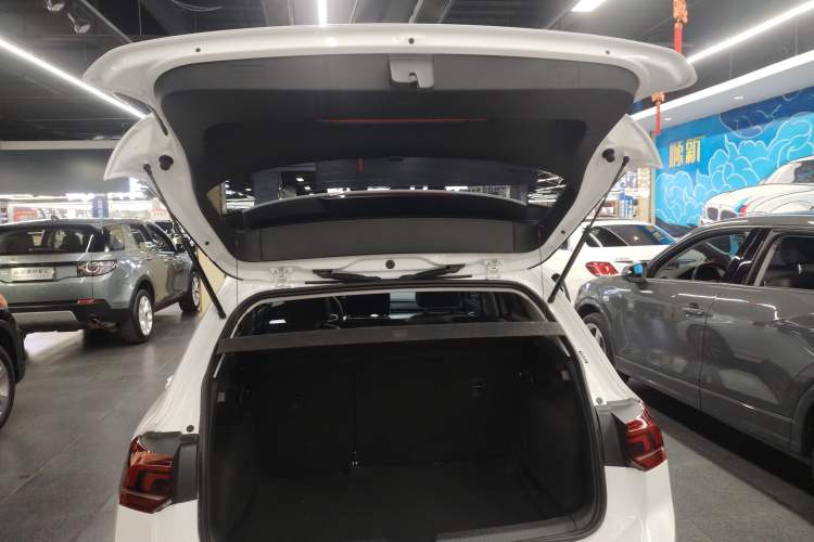 Used Volkswagen Golf 2025 300TSI Pro
