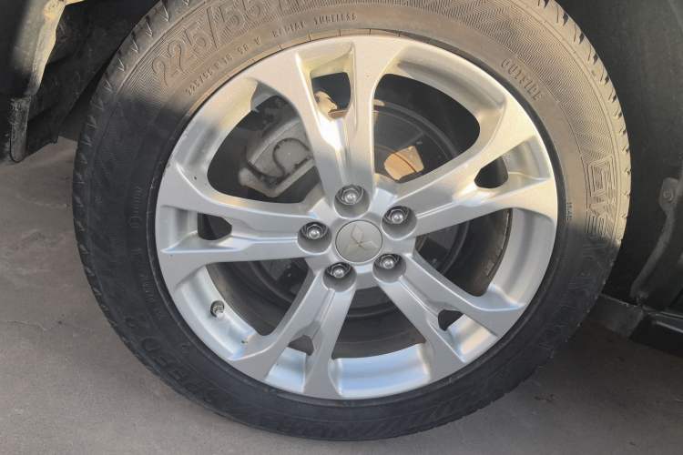 Used Mitsubishi Outlander 2014 2.4L 4x4 Deluxe Value Edition 5 Seats
