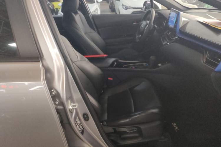 Used Toyota IZOA 2020 2.0L Enjoy Edition
