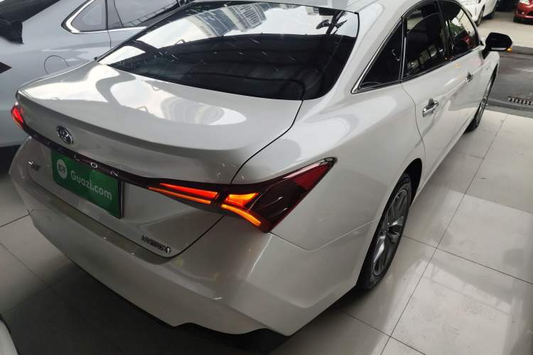 Used Toyota Avalon 2019 Dual-Engine 2.5L Luxury Edition China VI Standard
