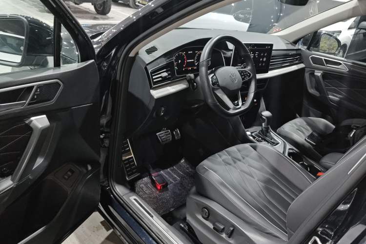 Used Volkswagen Tiguan L 2022 330TSI Automatic Two-Wheel Drive R-Line Enhanced Edition
