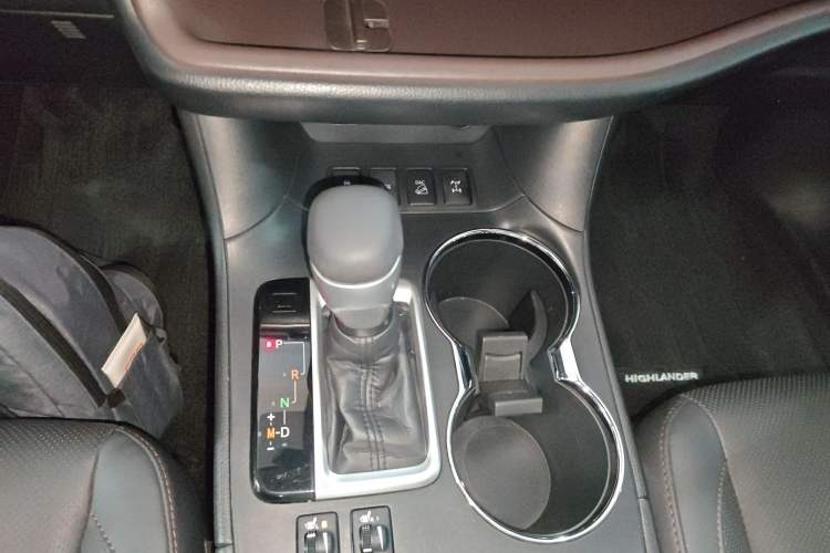 Used Toyota Highlander 2018 2.0T Four-Wheel Drive Luxury Version 7 Seats China VI Standard
