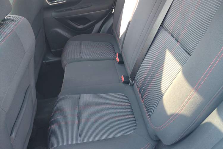 Used Buick Encore 2015 1.4T Automatic Two-Wheel Drive Urban Elite Version
