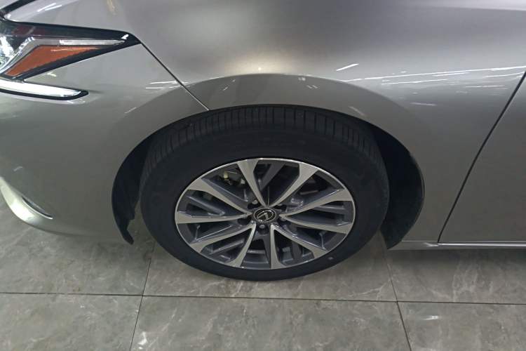 Used Lexus ES 2021 300h Excellence Edition
