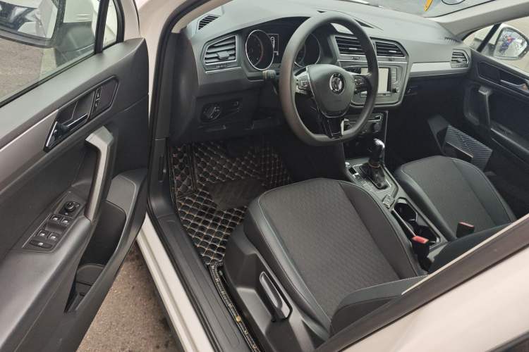 Used Volkswagen Tiguan L 2017 330TSI Automatic Two-Wheel Drive Luxury Edition
