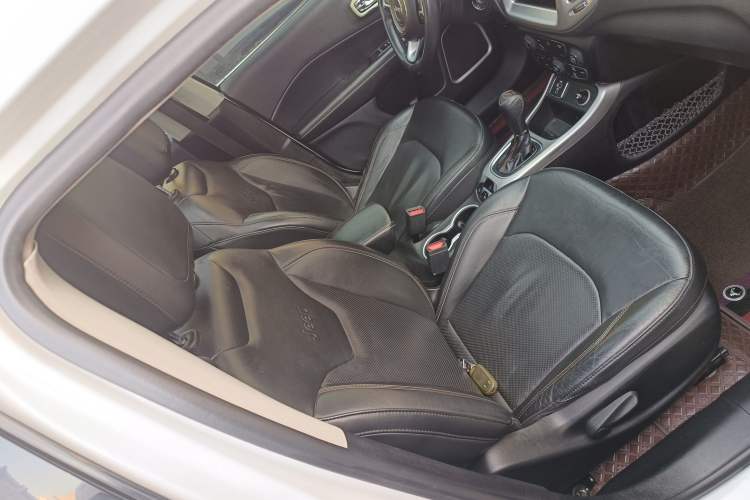 Used  Compass 2017 200T Automatic Family Edition
