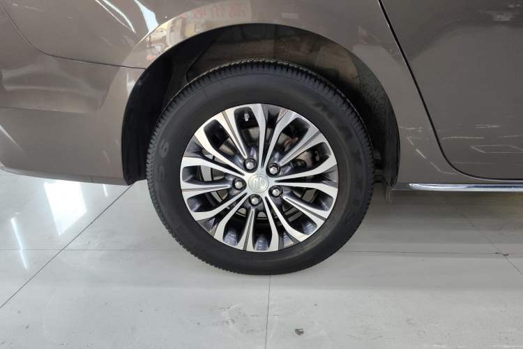 Used Buick GL8 2023 Land Executive Class 652T Luxury Model
