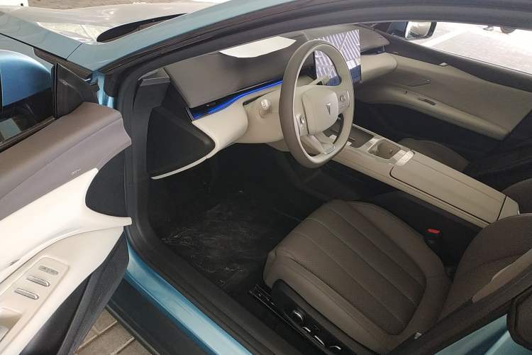 Used  L07 2025 230 Ultra Qiankun Intelligent Driving ADS SE Range-Extended Version
