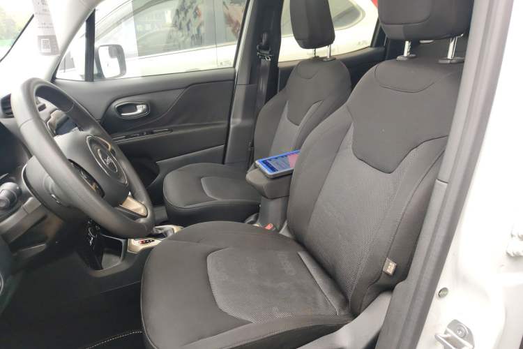 Used  Renegade 2017 180T Automatic High-Energy Version
