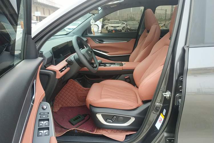 Used Changan CS75 PLUS 2024 3rd Generation Champion Edition 1.5T Intelligent Drive Dynamic Model
