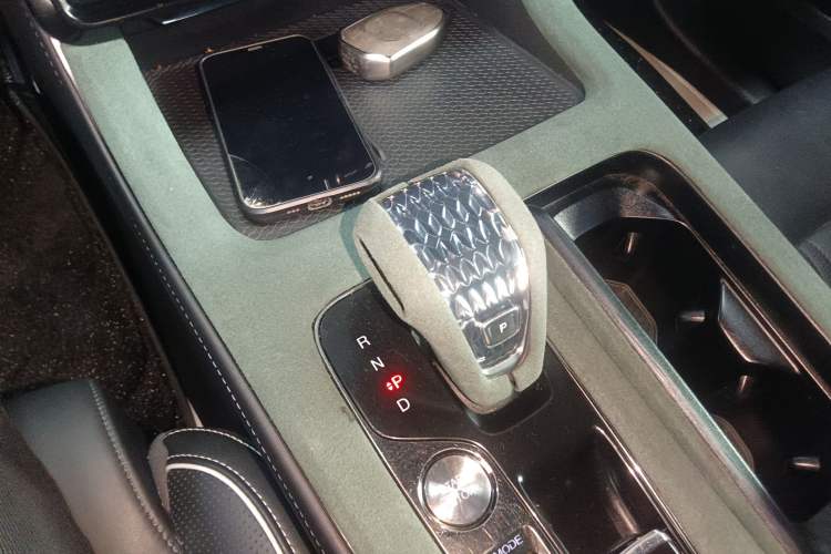 Used GAC Trumpchi GS8 2022 Dual-Engine Series 2.0TM Two-Wheel Drive Prestige Edition (7 Seats)
