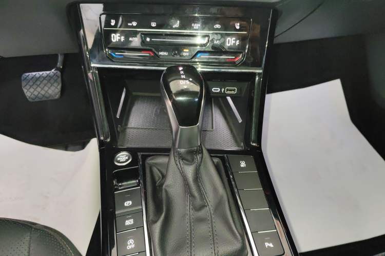 Used Volkswagen Passat 2020 Revised Version 330TSI Luxury Edition China VI Standard
