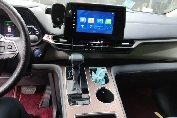 Used Toyota Granvia 2023 2.5L Hybrid Luxury Edition
