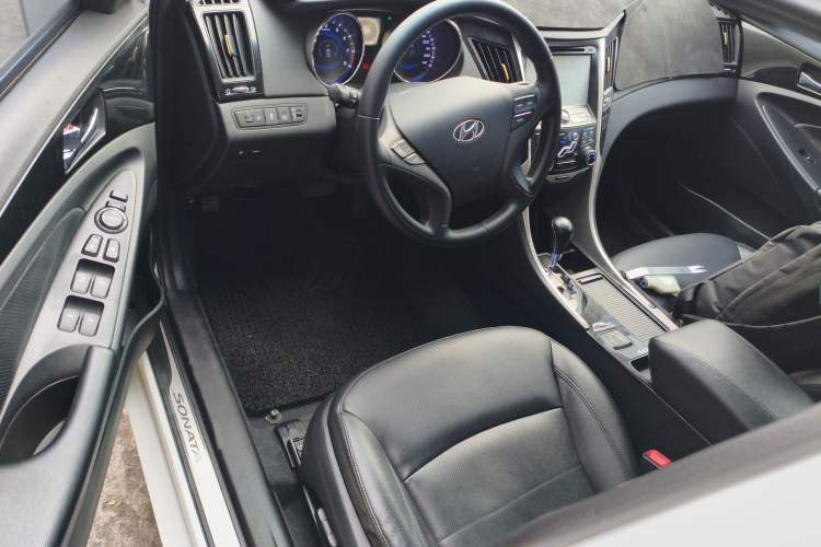 Used Hyundai Sonata 2014 2.0L Automatic Luxury Edition
