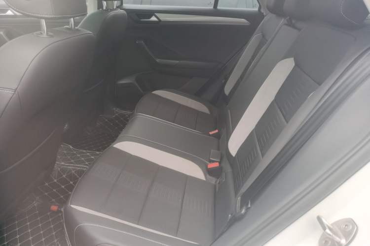 Used Volkswagen T-ROC 2019 230TSI DSG Two-Wheel-Drive Advanced Version China VI Standard
