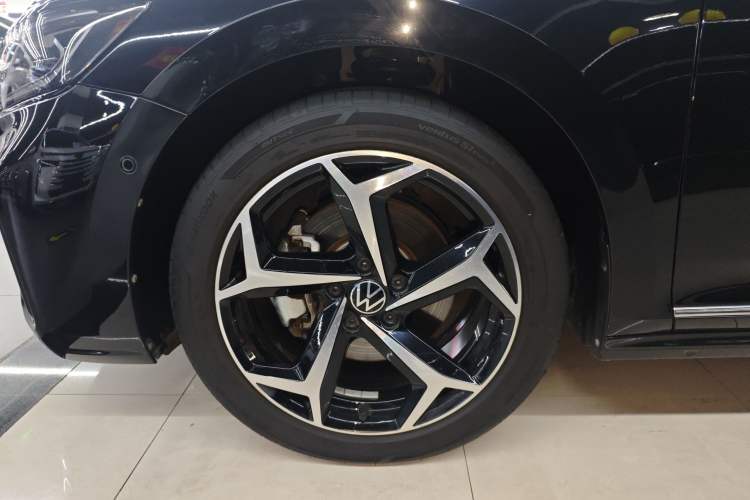 Used Volkswagen Passat 2025 Outstanding Model 380TSI Starry Dragon Glorious Edition
