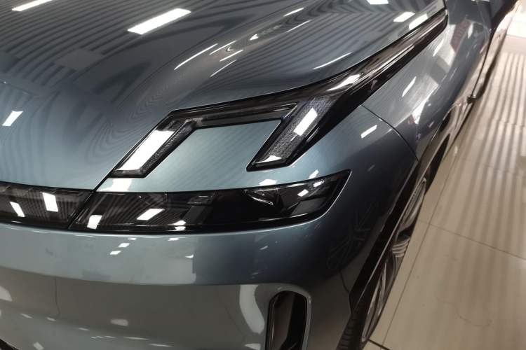 Used Lynk & Co 08 EM-P 2025 220 km All-Wheel-Drive Performance Halo
