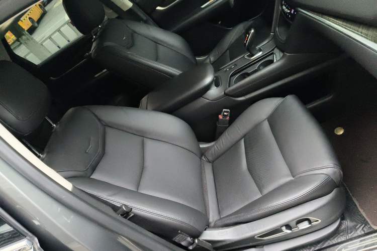 Used Cadillac XT5 2018 25T Luxury Model