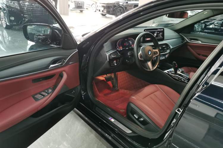 Used BMW 5 Series 2021 Facelifted 530Li Leading Edition M Sport Package
