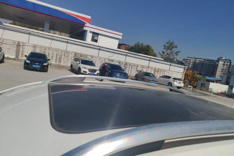 Used Roewe RX5 2016 20T Two-Wheel Drive Automatic Internet Smart Edition
