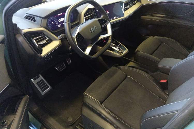 Used Audi Q5 e-tron 2022 40 e-tron Starlight Edition Mech Kit