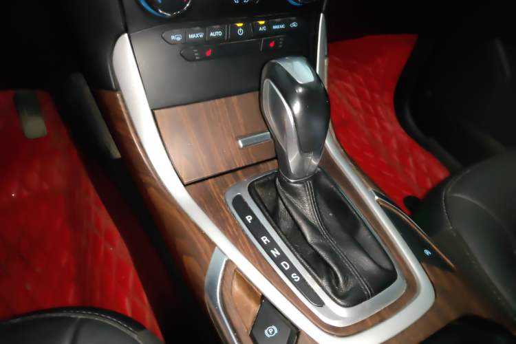 Used Ford Edge 2018 Facelifted EcoBoost 245 Two-Wheel-Drive Platinum Edition 5 Seats China V Emission Standard
