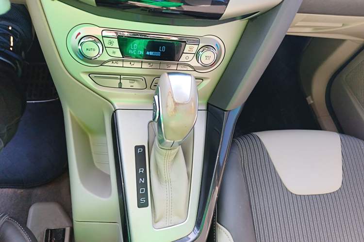 Used Ford Focus 2012 Sedan 1.6L Automatic Fashion Edition