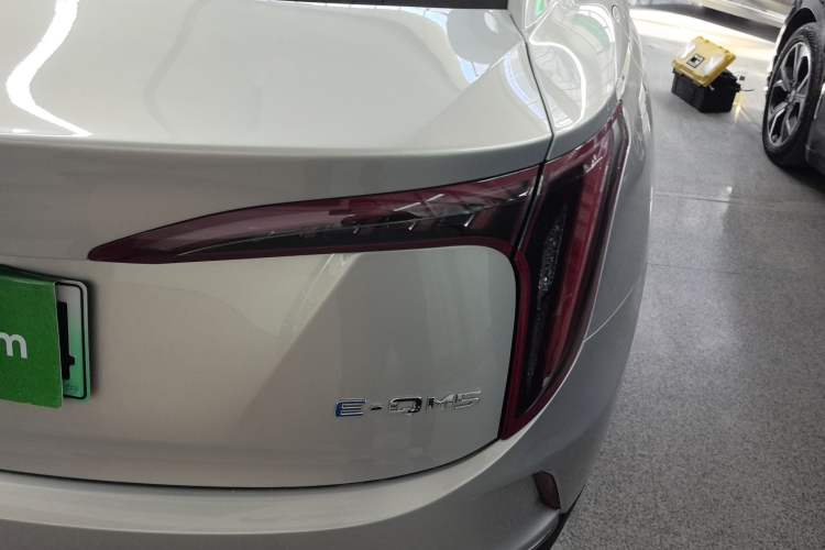 Used Hongqi E-QM5 2022 431 km Charge & Enjoy Edition