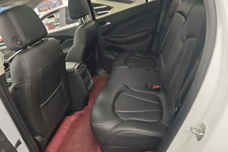 Used Buick Envision 2018 20T Two-Wheel-Drive Elite Model
