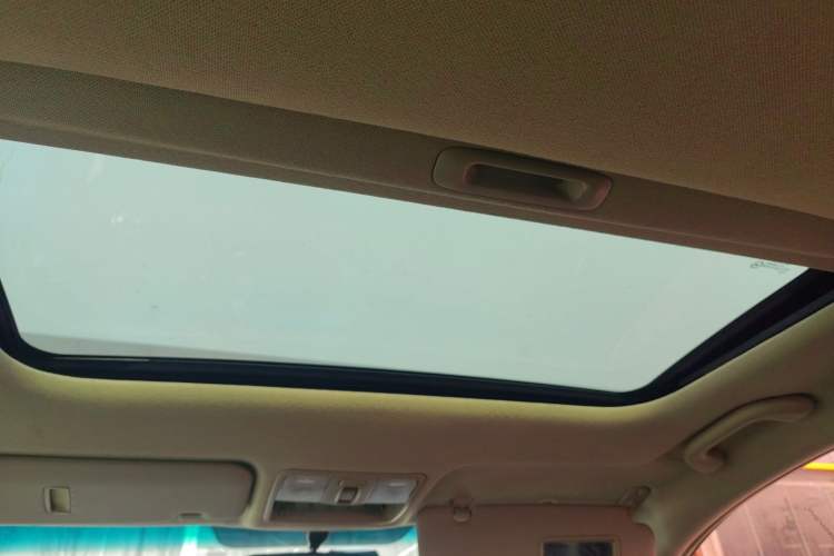 Used Kia K2 2012 Sedan 1.6L Automatic Transmission Premium Commemorative Edition